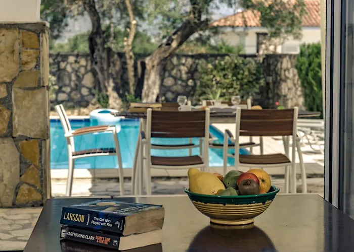 Villa Charming In Agrilia With Private Pool *
