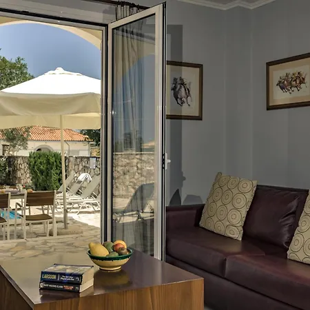 Charming In Agrilia With Private Pool *